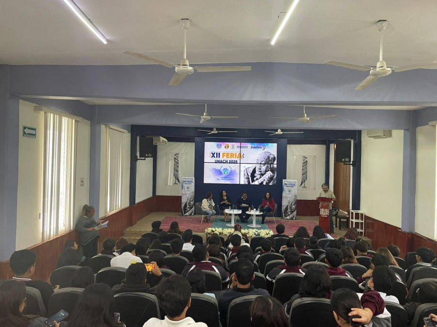 Presentan en FIL UNACH 2025 Pastorear es atajar el océano en la FIL UNACH 2025