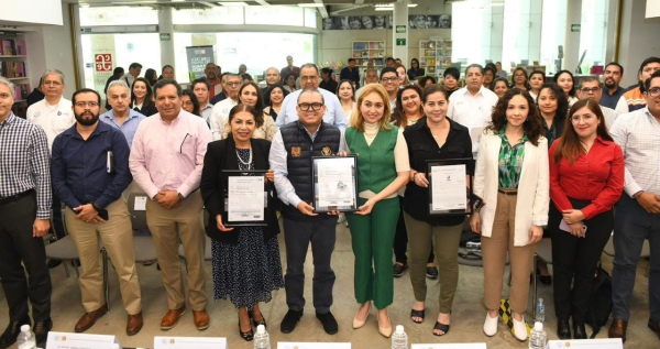 UNACH entrega 18 certificados y títulos de propiedad intelectual a creadores universitarios