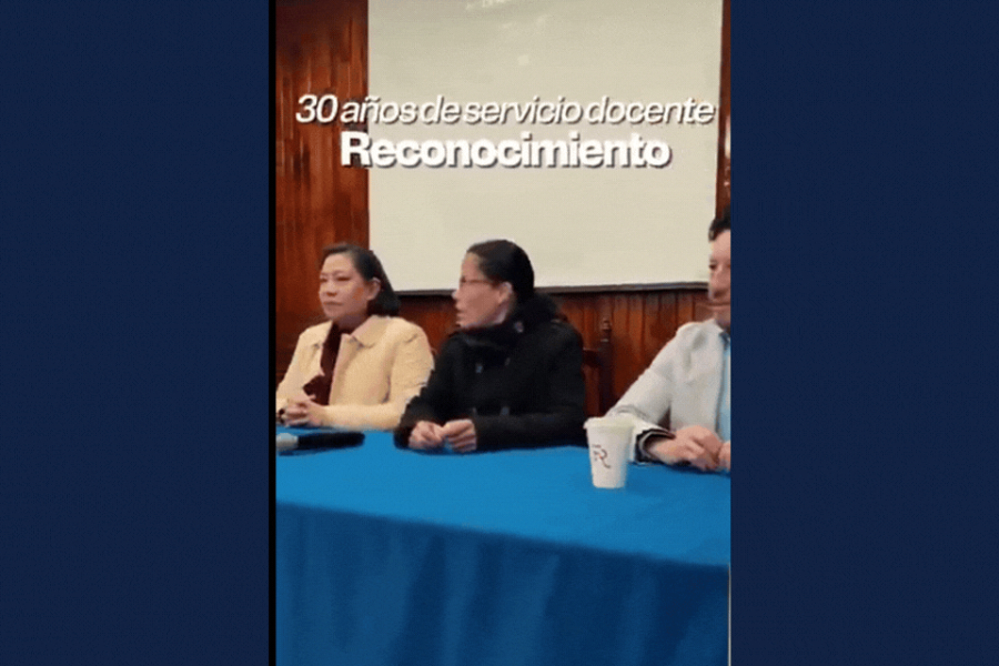 Reconoce Facultad de Derecho 30 años de trayectoria docente a Guadalupe Cruz, Minerva Cruz y Roberto Martínez