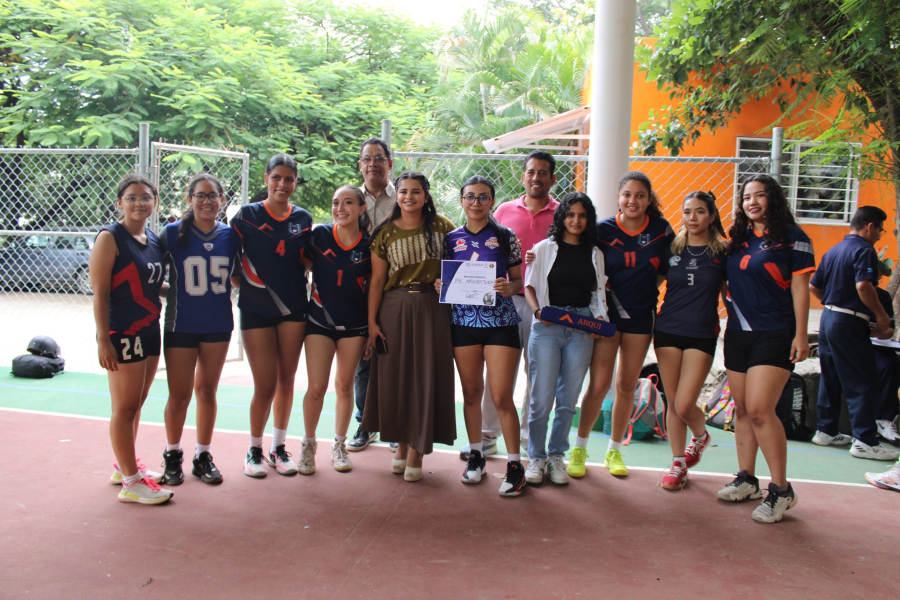 Facultad de Humanidades C-VI celebra triunfo de su selección femenil de voleibol