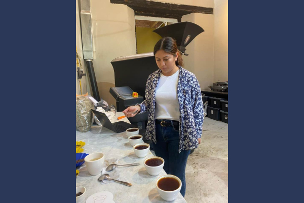 Diana Jaren Cruz González, joven ingeniera agroambiental transforma el café chiapaneco