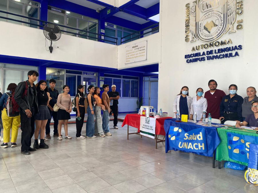 Refuerzan acciones preventivas con jornada de vacunación en la Escuela de Lenguas Campus IV
