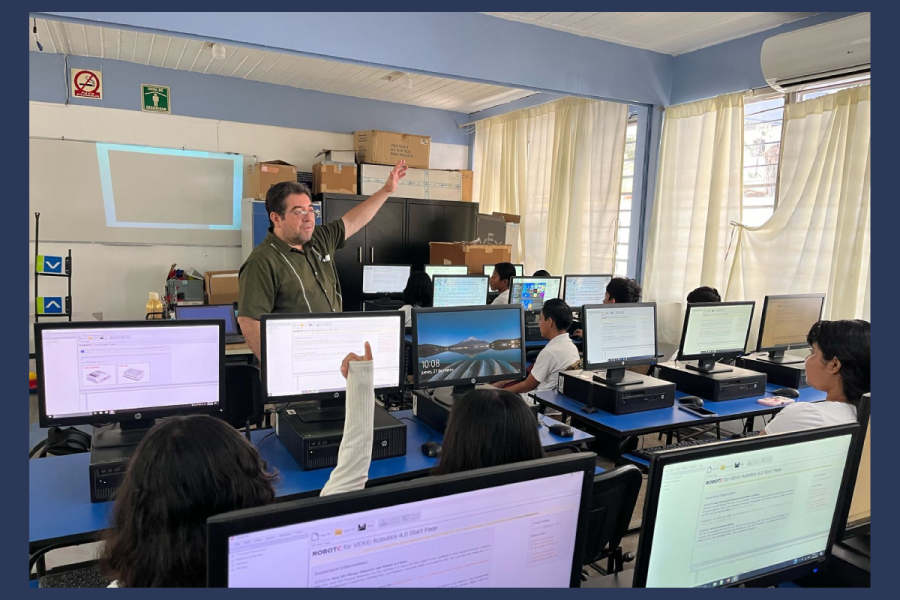 La UNACH acerca la robótica a jóvenes de secundaria en Berriozábal