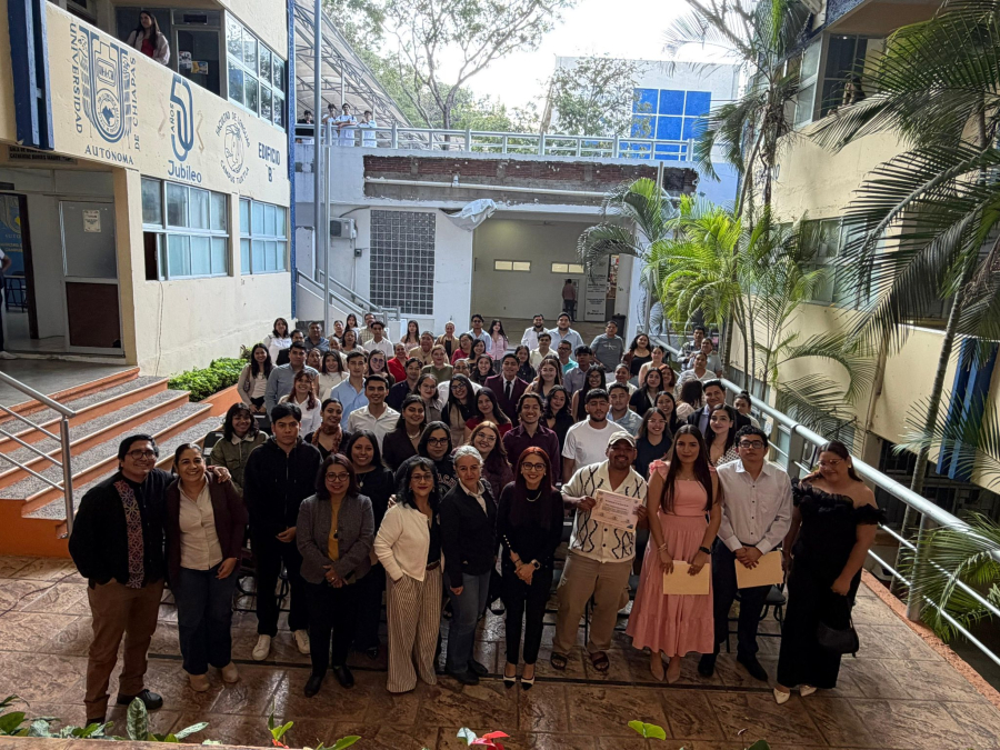 Facultad de Lenguas Campus Tuxtla de la UNACH entrega diplomas a egresados del Seminario de Titulación en Task-based Learning