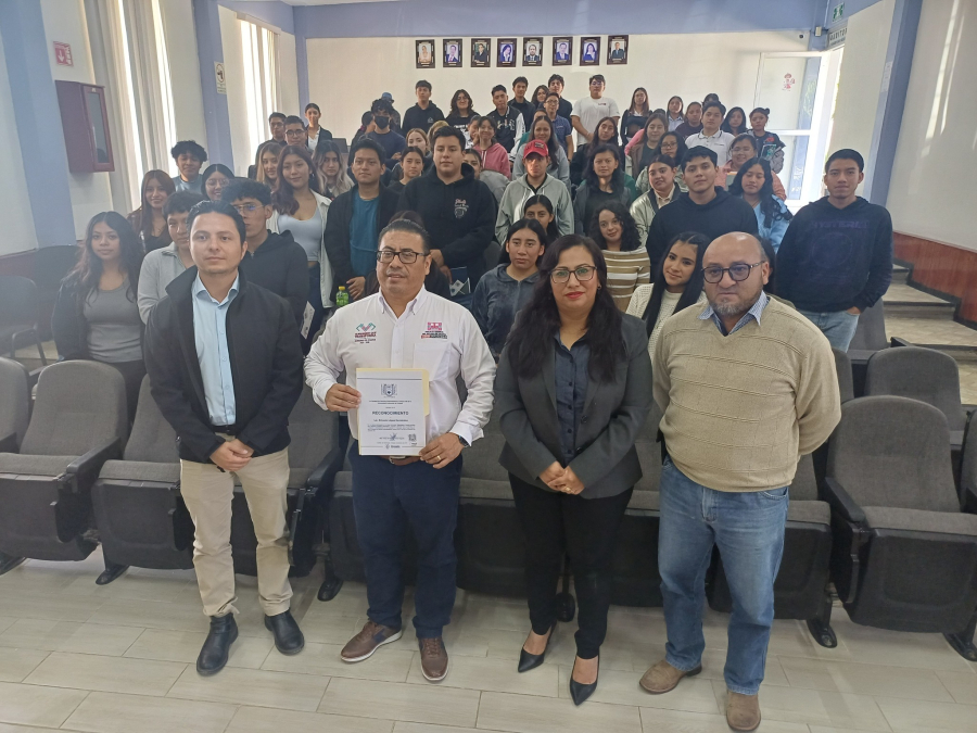 Imparten charla informativa sobre delitos electorales en Campus VIII Comitán