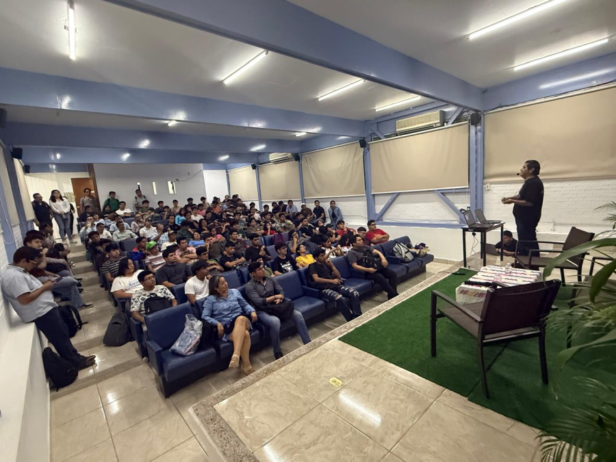 Imparten especialistas en inteligencia artificial conferencia sobre GitHub Copilot en la UNACH