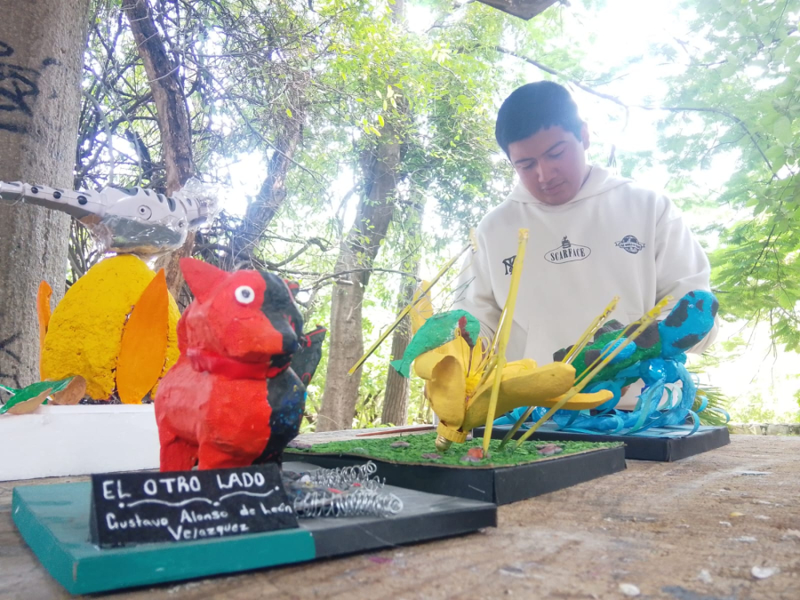 Facultad de Arquitectura de la UNACH fortalece formación con exposición y taller de maquetas