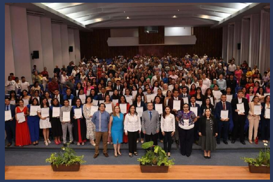 UNACH gradúa a 58 nuevos docentes de inglés para fortalecer la educación en Chiapas