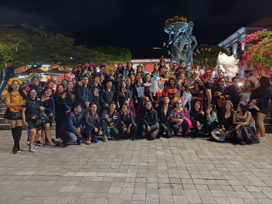 La 9ª Caminata de Catrinas y Catrines en Comitán una tradición en día de muertos