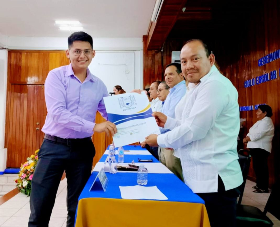 Entregan cartas de pasante a egresados de Contaduría y Desarrollo de Software