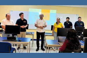 Estudiantes de la Facultad de Negocios fortalecen sus habilidades tecnológicas con curso práctico de Programación Web