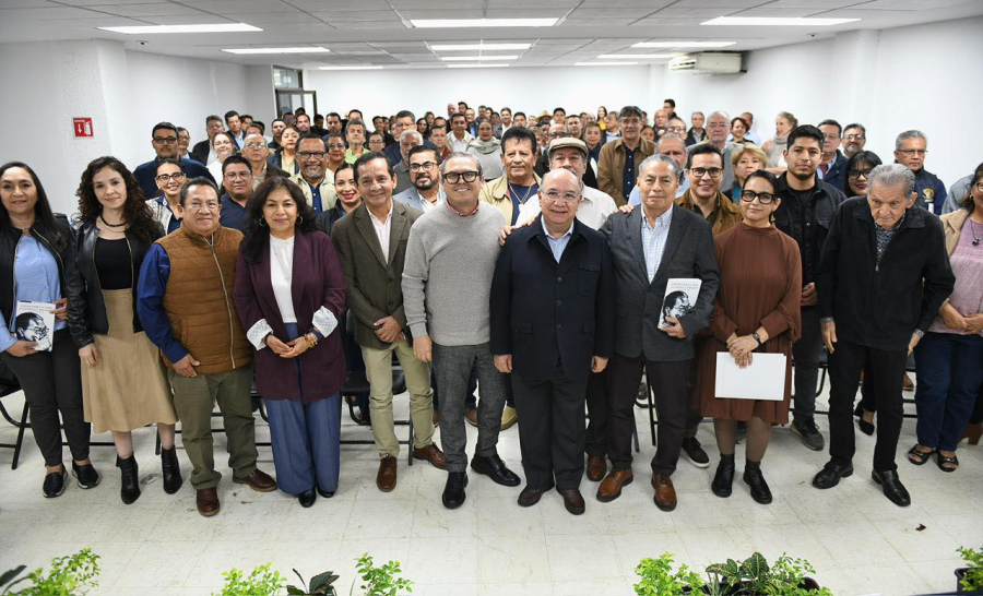 Presentan en la UNACH el libro “Andar por la vida. Ciudades y paisajes”, de Florentino Pérez Pérez